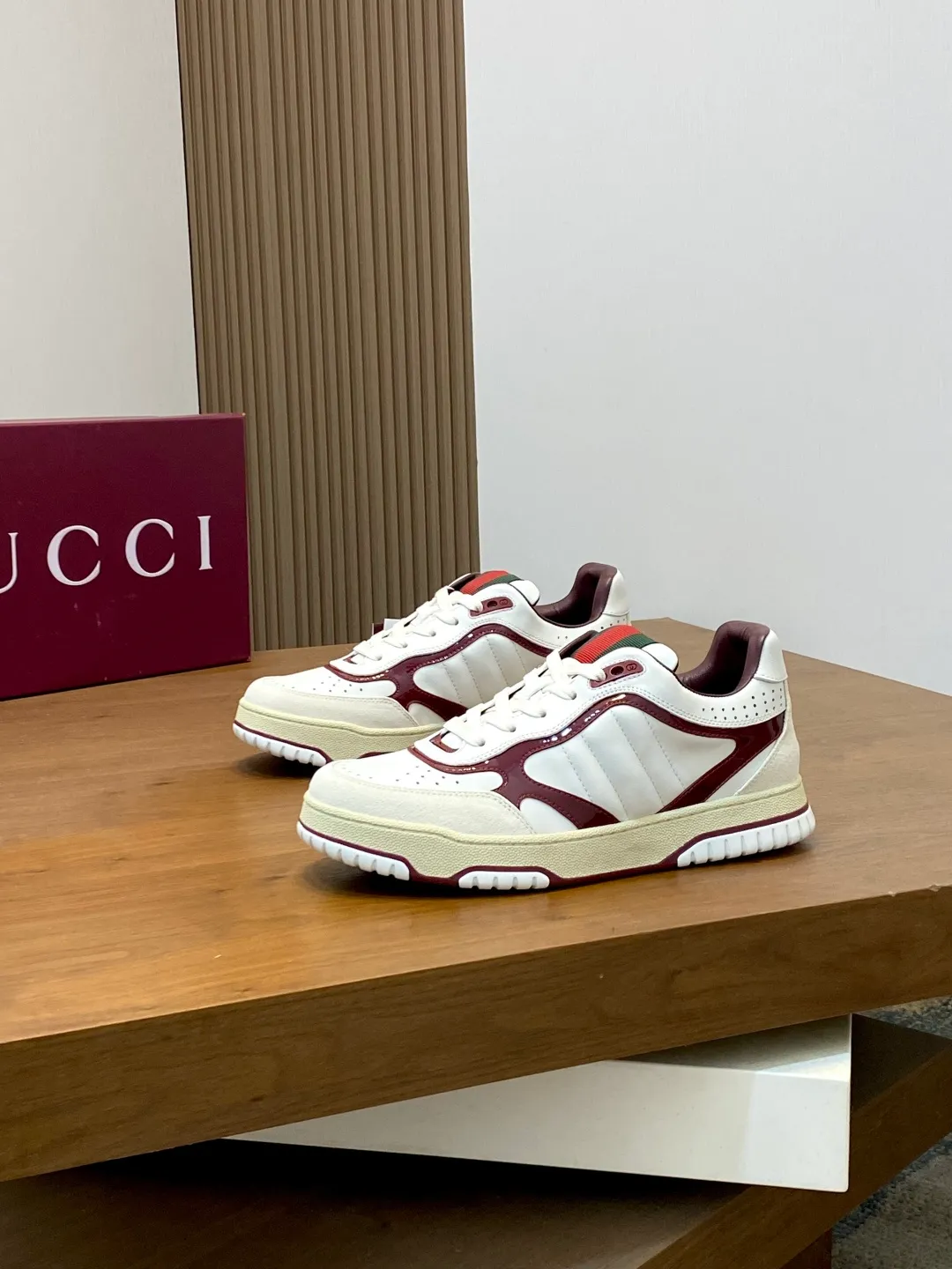 Men's Shoes 💰660 𝐆𝐮𝐜𝐜𝐢 𝐑𝐞-𝐖𝐞𝐛 As the first sneaker created by Sabato De Sarno for Gucci, the Re-Web series reinterprets the brand's classic stripes and sets off the modern silhouette design with bold and unique details. These shoes are crafted from white leather. This new sneaker is ingeniously decorated with many of the brand's classic details, and is equipped with a bright red and green webbing tongue, which will make people fall in love at first sight. White leather treated with a special process for softness and luster, with an embossed grainy texture. Script Gucci logo and interlocking G web label with Interlocking G and script Gucci logo. Rubber outsole with interlocking G detail eyelets. Web tongue. Size: 39-44 (customized for sizes 38 and 45)